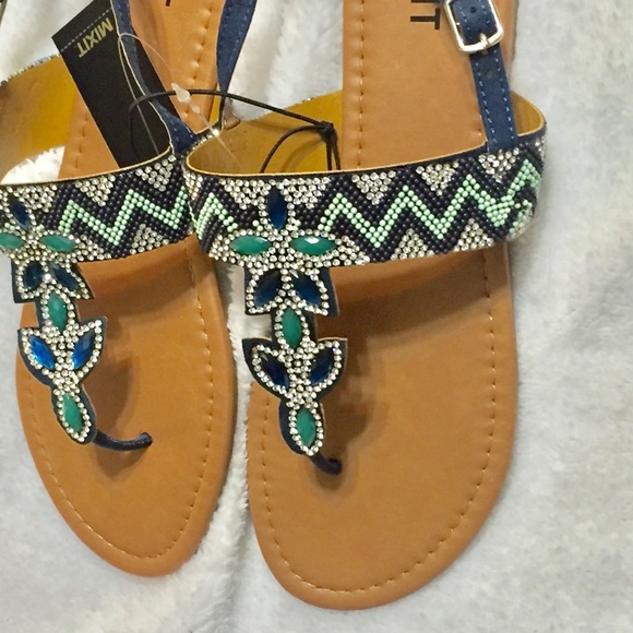 HP🎉🎉NEW Fashion Rhinestone T-Strap Sandals - Picture 3 of 7